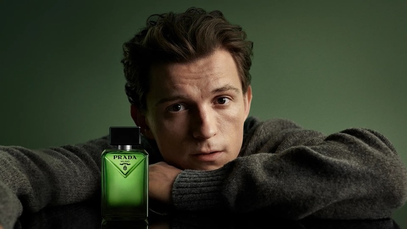 Diện mạo mới của Tom Holland trong chiến dịch nước hoa của Prada