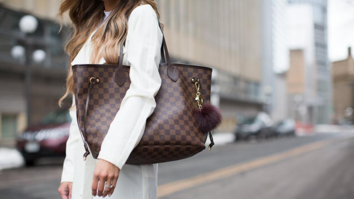 Soi đồ hiệu: 6 mẹo nhỏ giúp bạn phân biệt túi xách Louis Vuitton real và fake