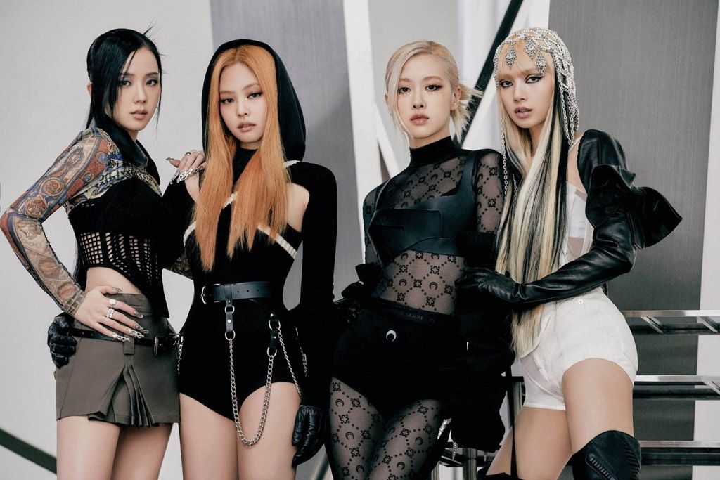 nhung-bo-canh-hang-hieu-cua-blackpink-khi-dien-kien-tong-thong-phap