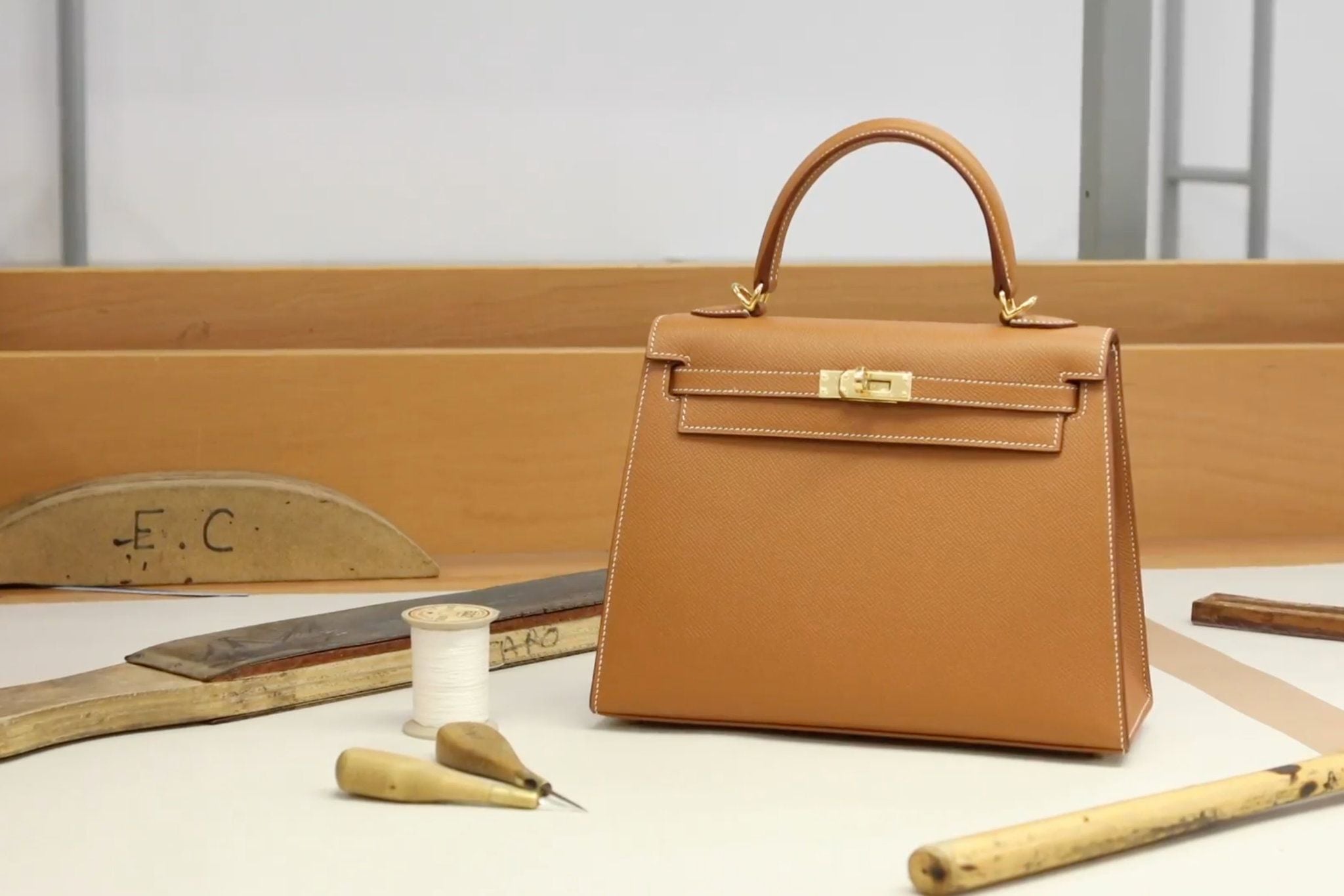 soi-do-hieu-nhung-meo-nho-de-phan-biet-hermes-kelly-bag-real-va-fake