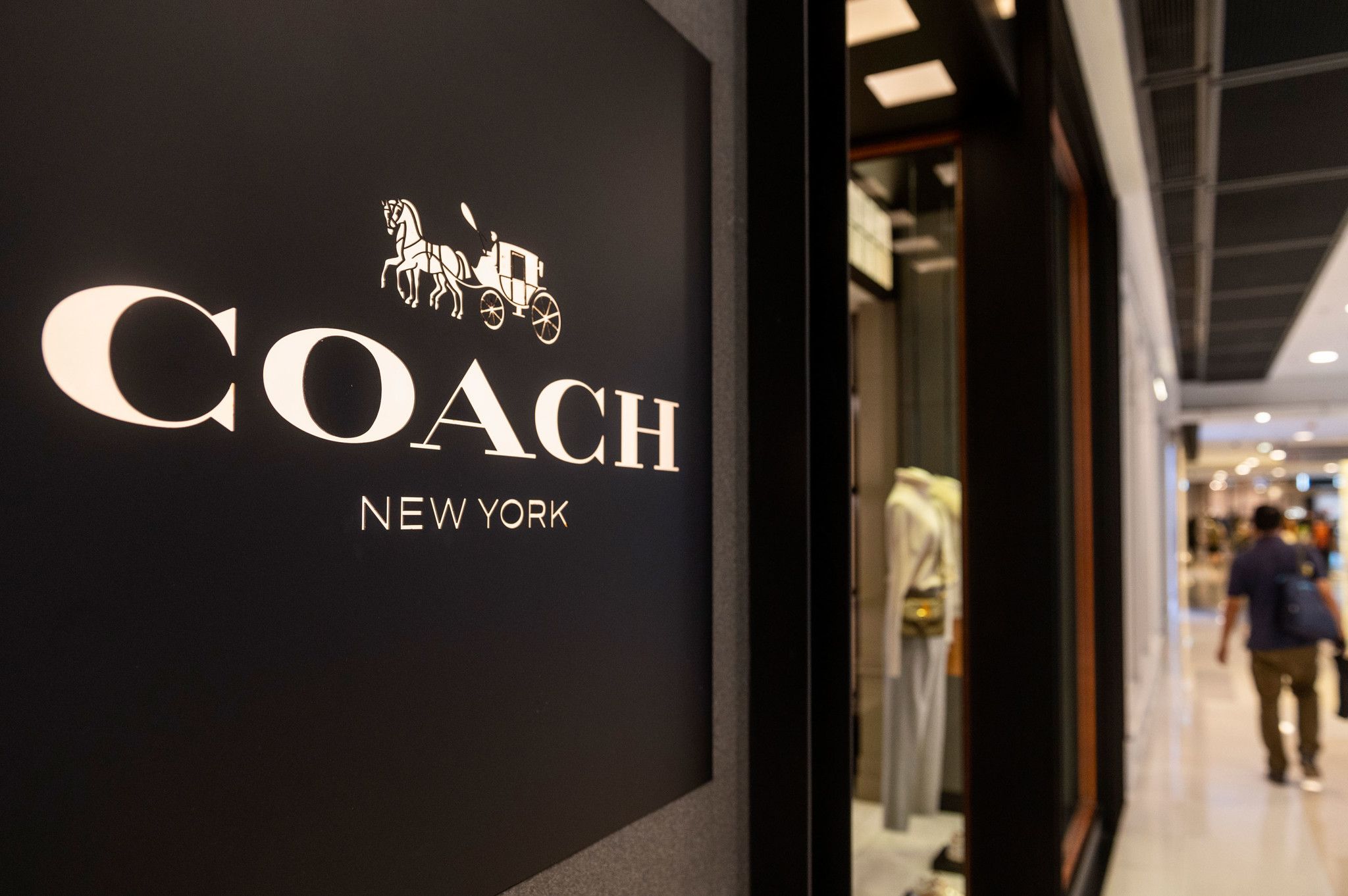 prada-soan-ngoi-gucci-de-tro-thanh-thuong-hieu-hap-dan-nhat-quy-4-2022