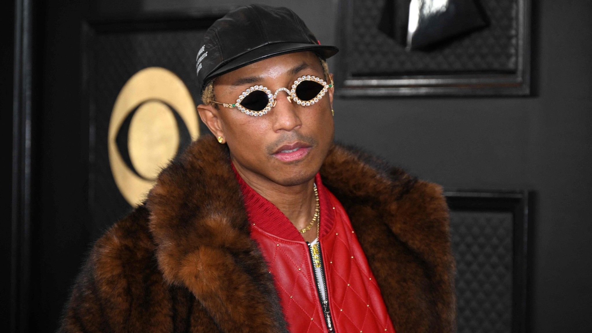 pharrell-williams-gia-nhap-louis-vuitton-co-gi-de-chung-ta-mong-cho