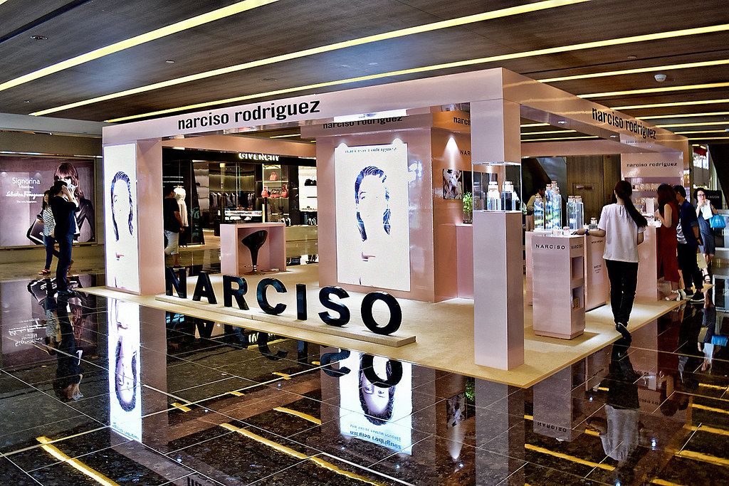 narciso-rodriguez-khi-nhung-mui-huong-me-hoac-vuon-minh-ra-the-gioi