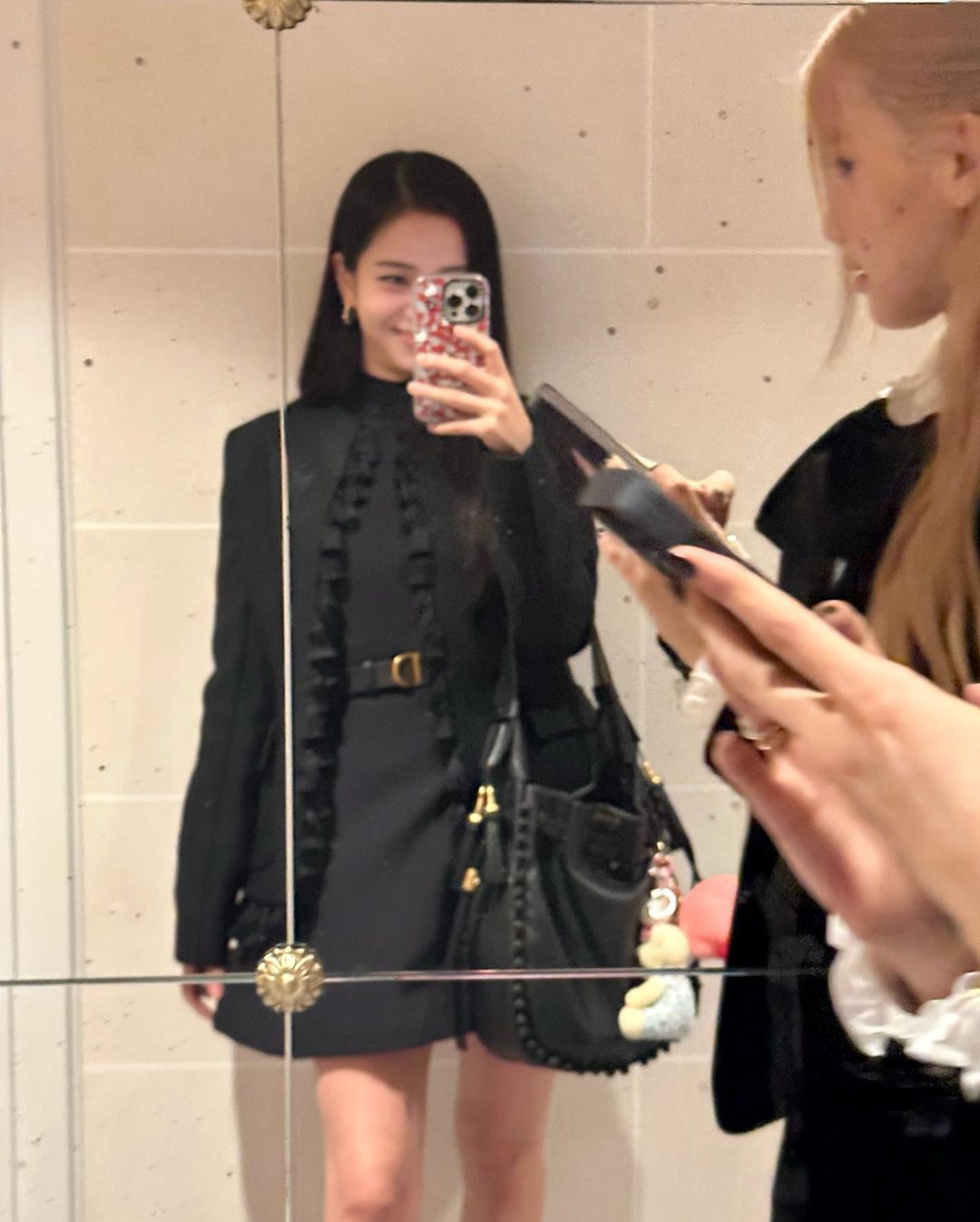 nhung-bo-canh-hang-hieu-cua-blackpink-khi-dien-kien-tong-thong-phap