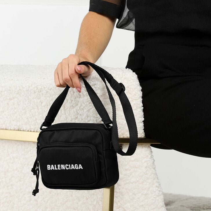 Hinh anh 3: Top 5 chiec tui xach goi y cho chang tang nang ngay 8/3