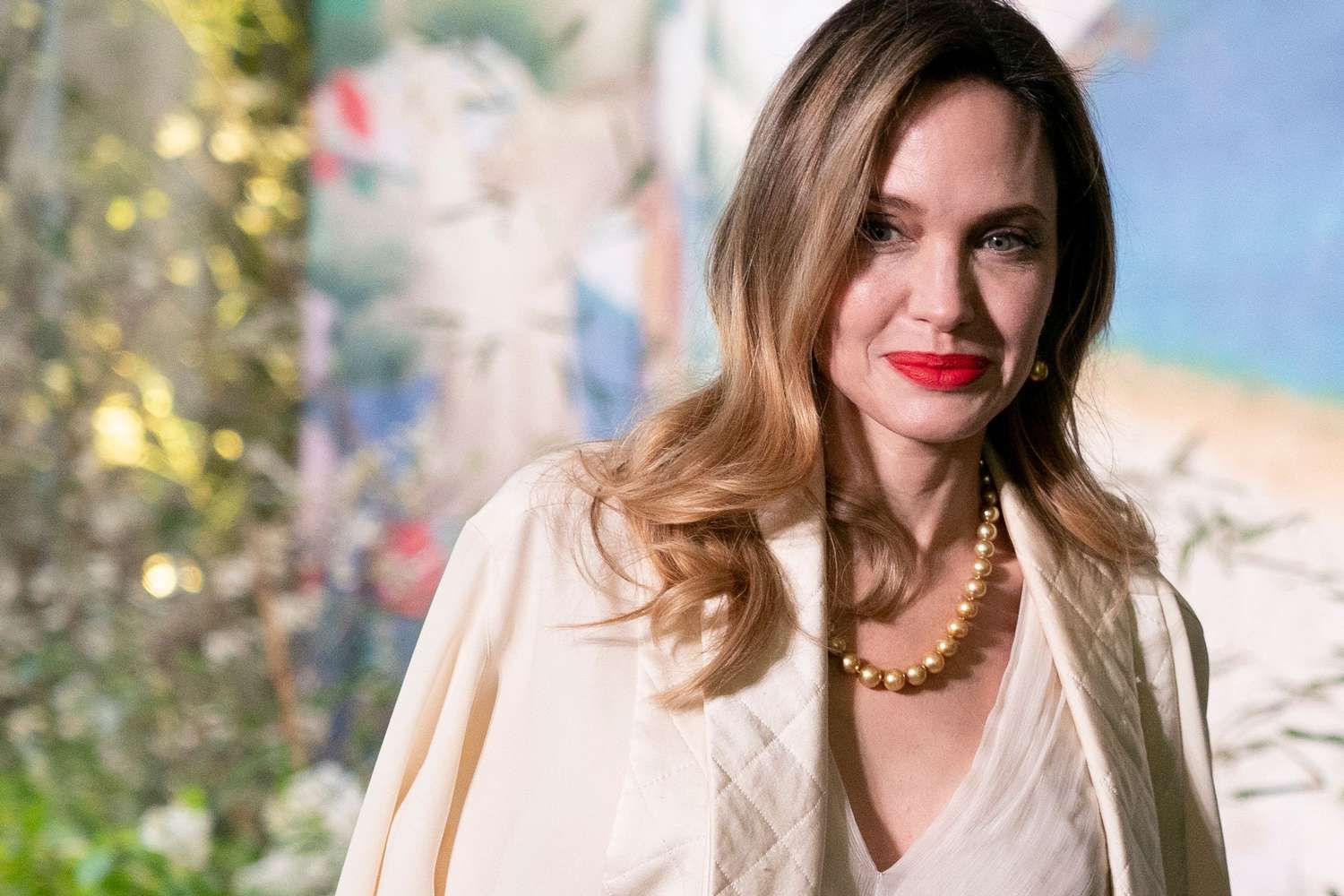 atelier-jolie-mo-hinh-kinh-doanh-thoi-trang-vi-cong-dong-cua-angelina-jolie