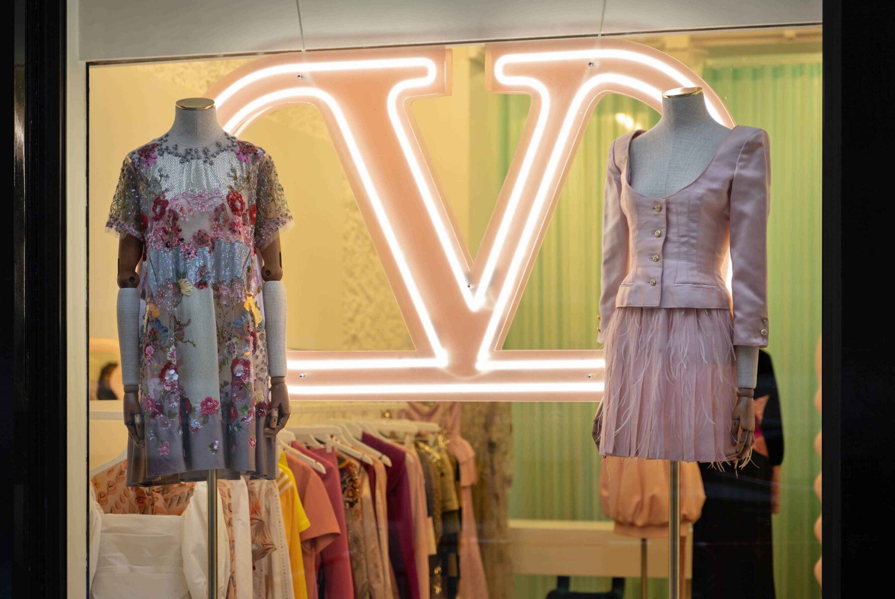 valentino-vintage-du-an-resale-huong-ung-trao-luu-ben-vung-cua-valentino
