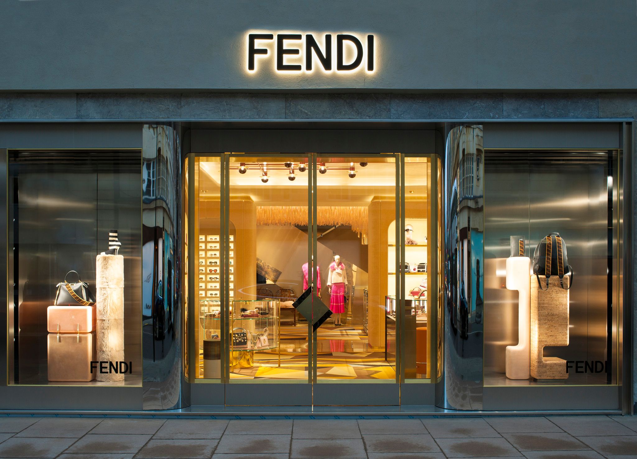 nha-mot-fendi-va-hanh-trinh-dinh-hinh-xu-huong-thoi-trang-toan-cau