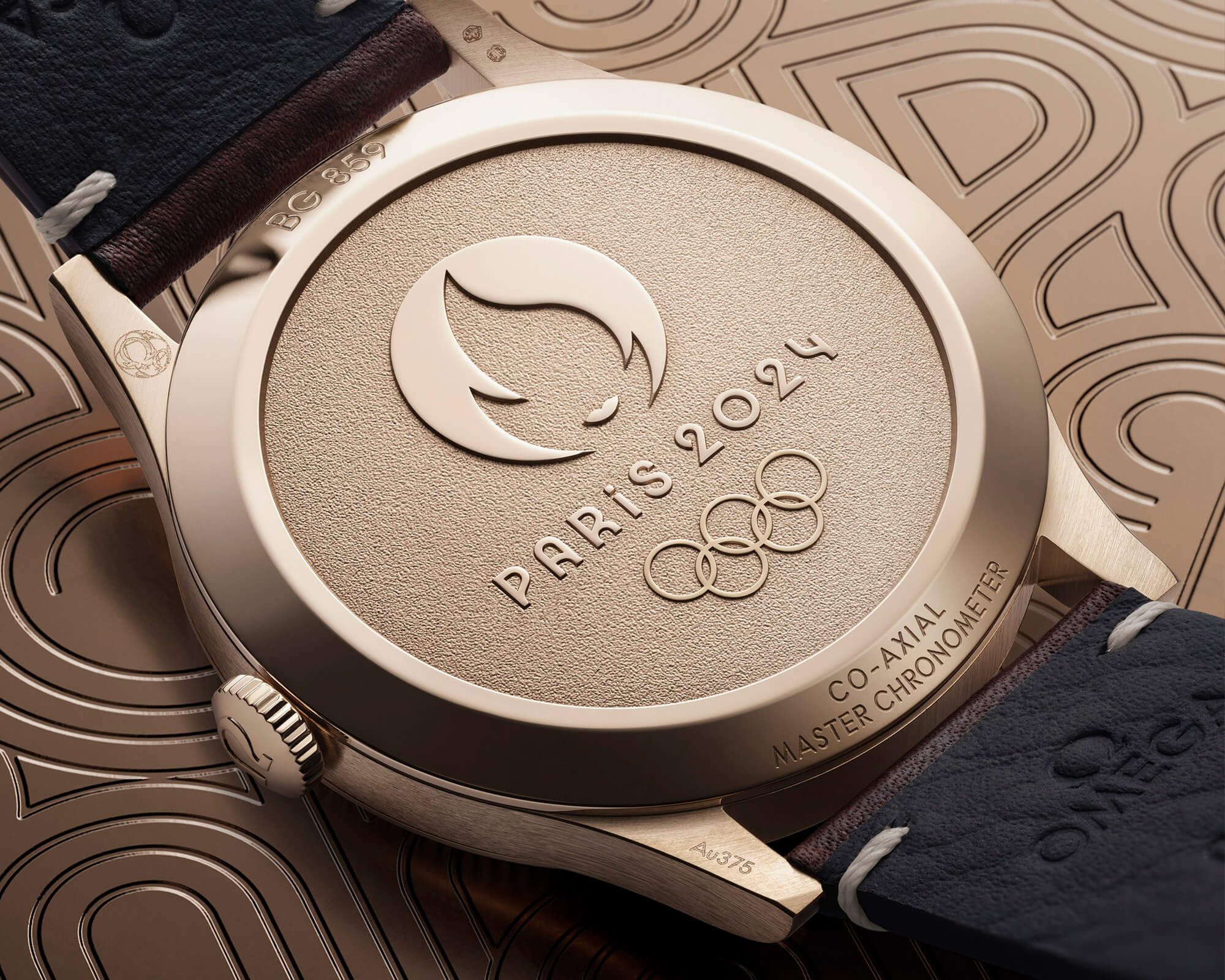 Hinh anh 3: Omega Paris 2024 Bronze Gold Edition: Bieu tuong huy chuong Olympic