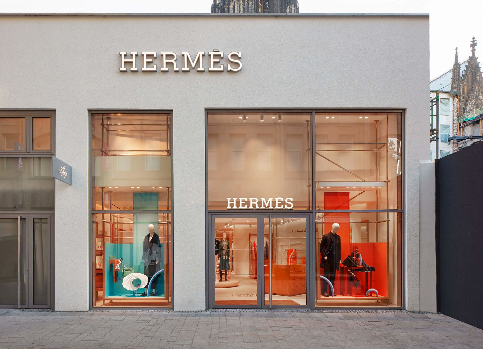 hermes-thuong-4000-usd-cho-nhan-vien-toan-cau-sau-khi-doanh-thu-tang-vot