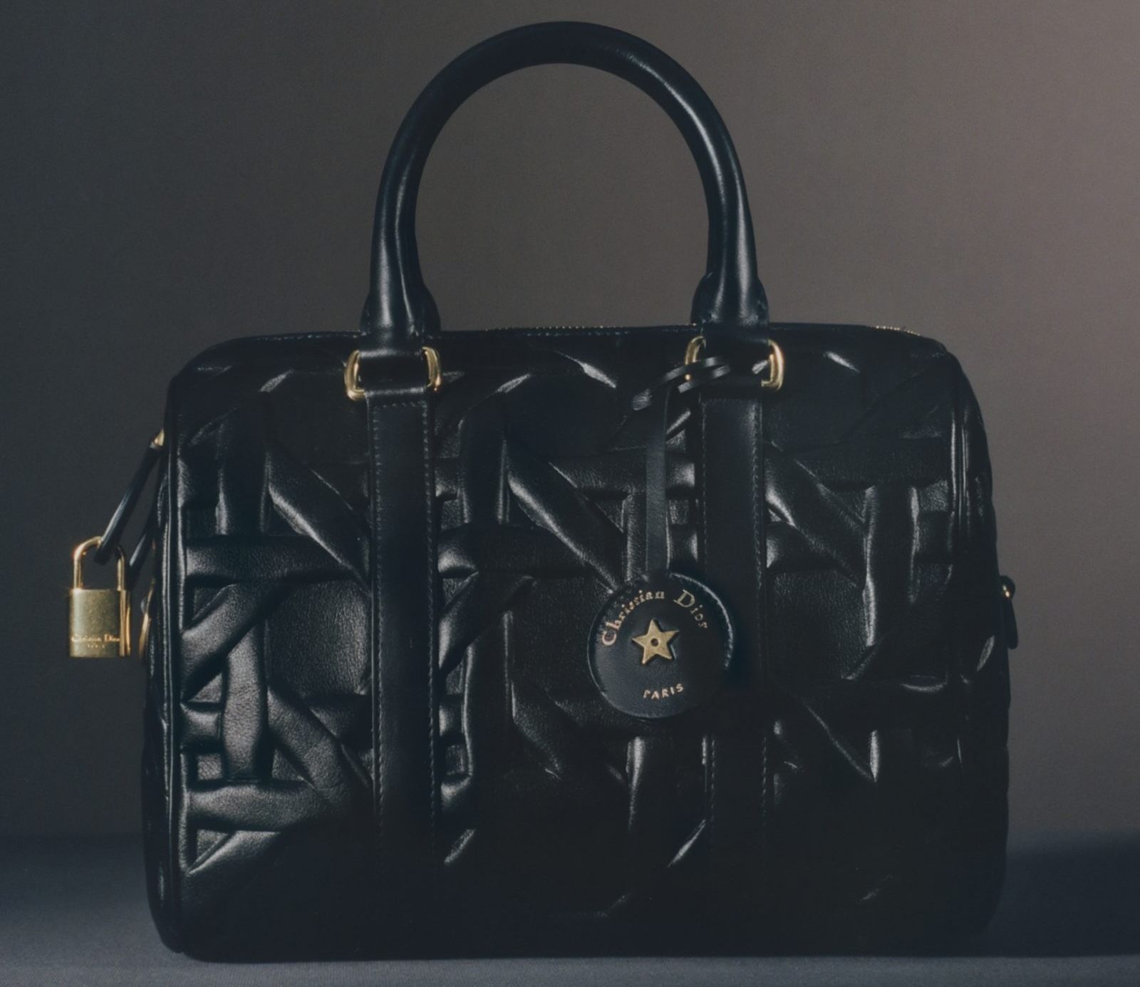 Hinh anh 3: Dior Groove: Tinh Hoa Thiet Ke va Dang Cap Thoi Trang