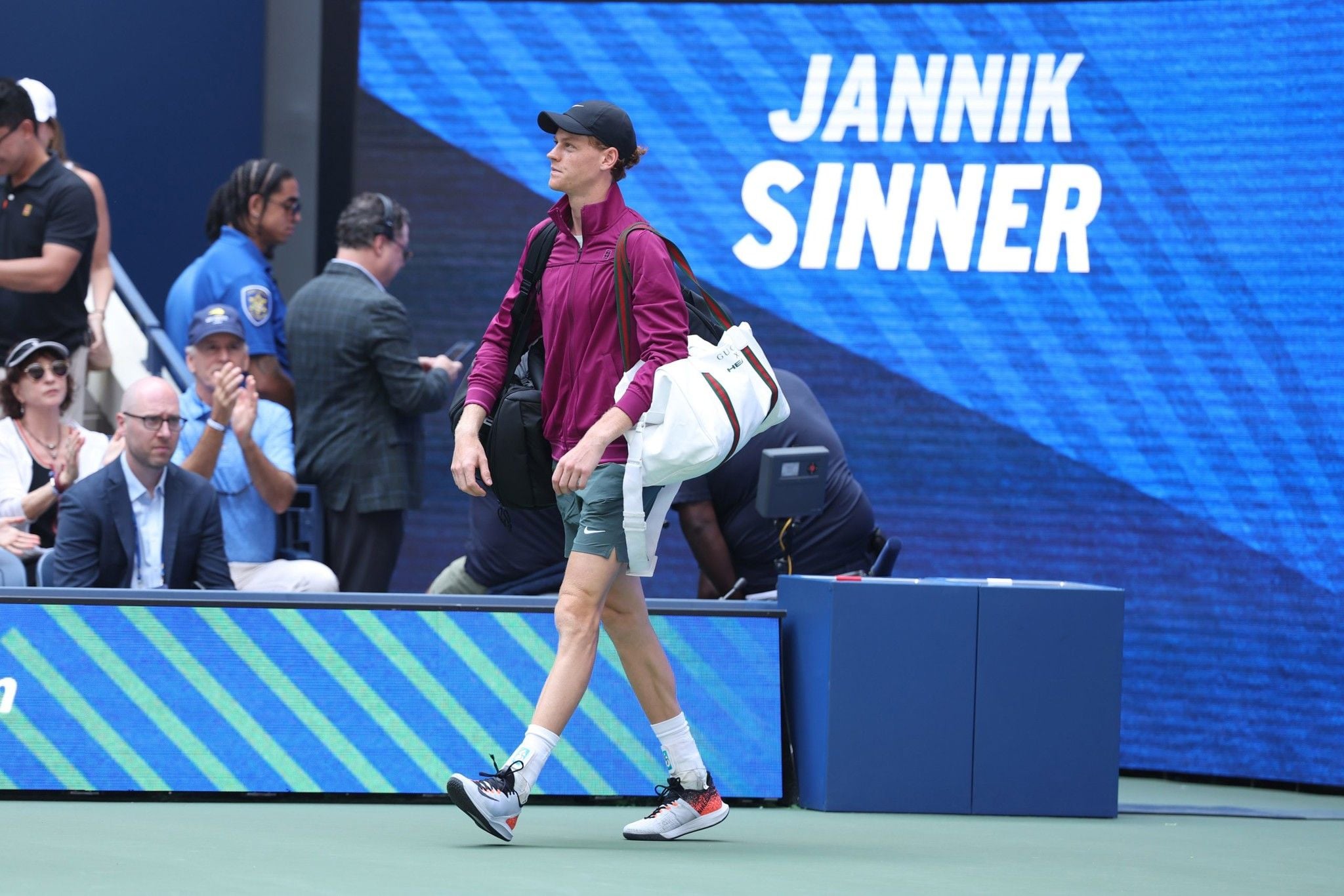 Jannik Sinner ăn mừng chiến thắng US Open trong bộ Gucci thời thượng