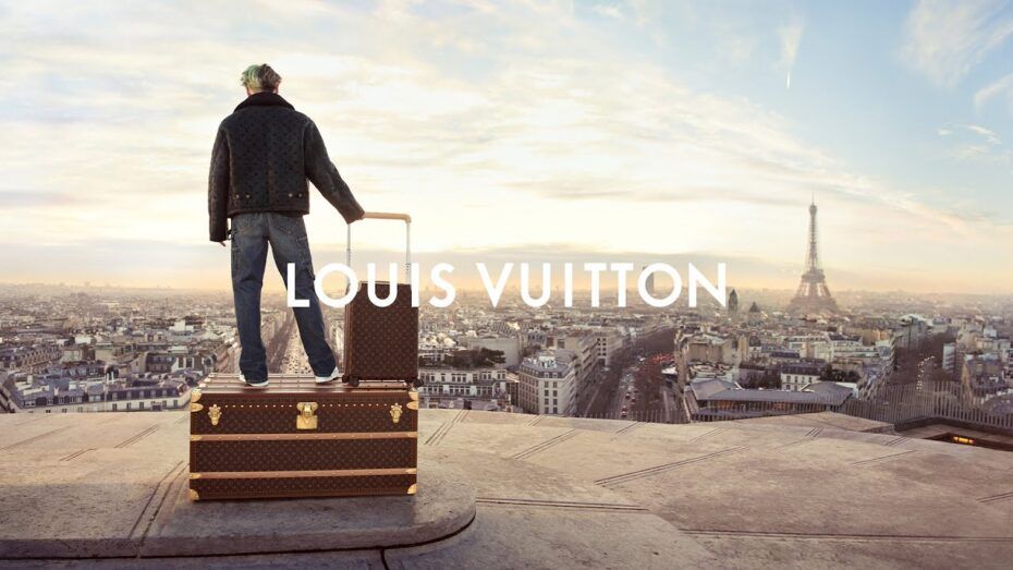 Jackson Wang du ngoạn Paris với vali Louis Vuitton