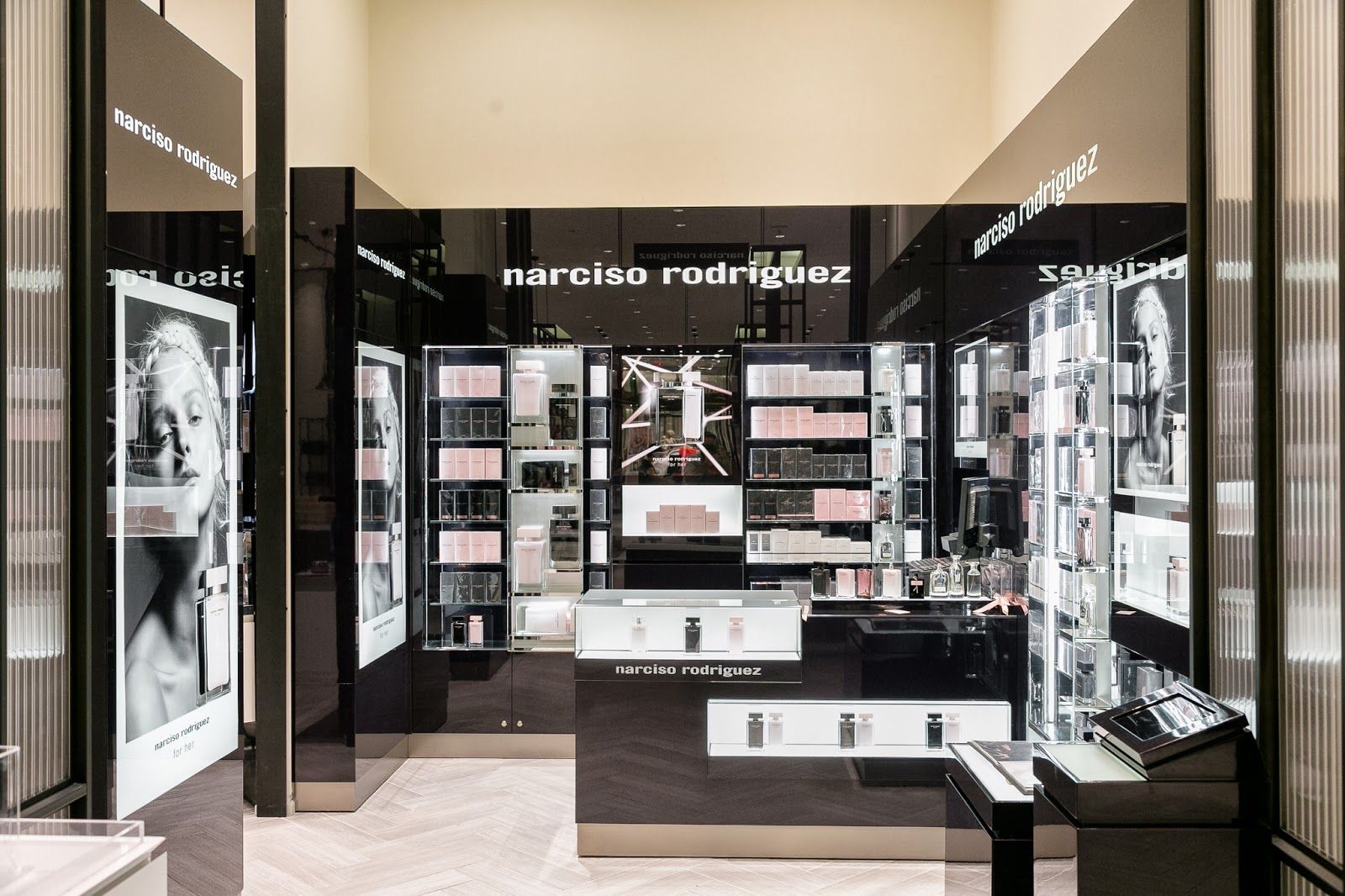 narciso-rodriguez-khi-nhung-mui-huong-me-hoac-vuon-minh-ra-the-gioi