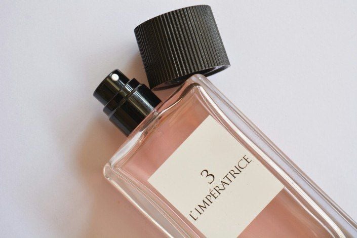 diem-qua-6-chai-nuoc-hoa-mui-go-dan-huong-duoc-yeu-thich-nhat-hien-nay