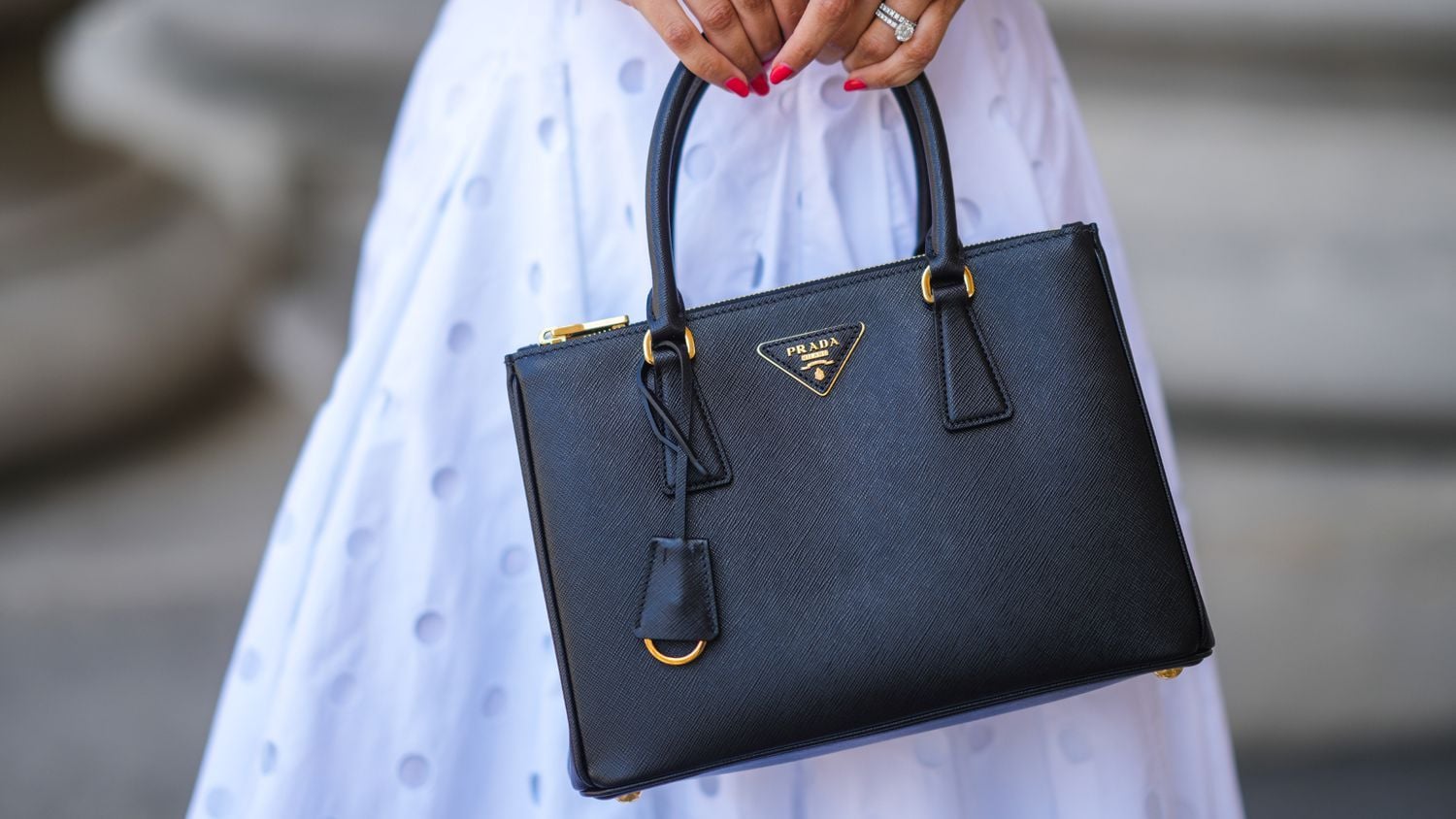 7 b\u01b0\u1edbc quan tr\u1ecdng \u0111\u1ec3 ph\u00e2n bi\u1ec7t Prada Galleria Bag real v\u00e0 fake \u2013 LUXITY