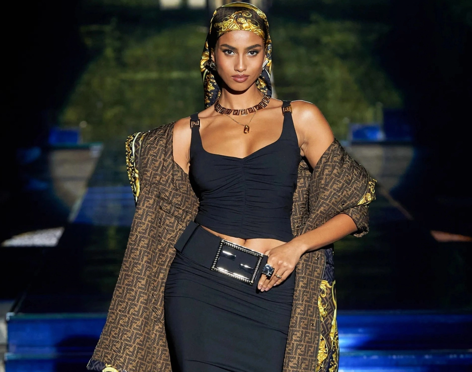 Hinh anh 7: Tim hieu ve Logomania - xu huong thoi trang in logo thuong hieu