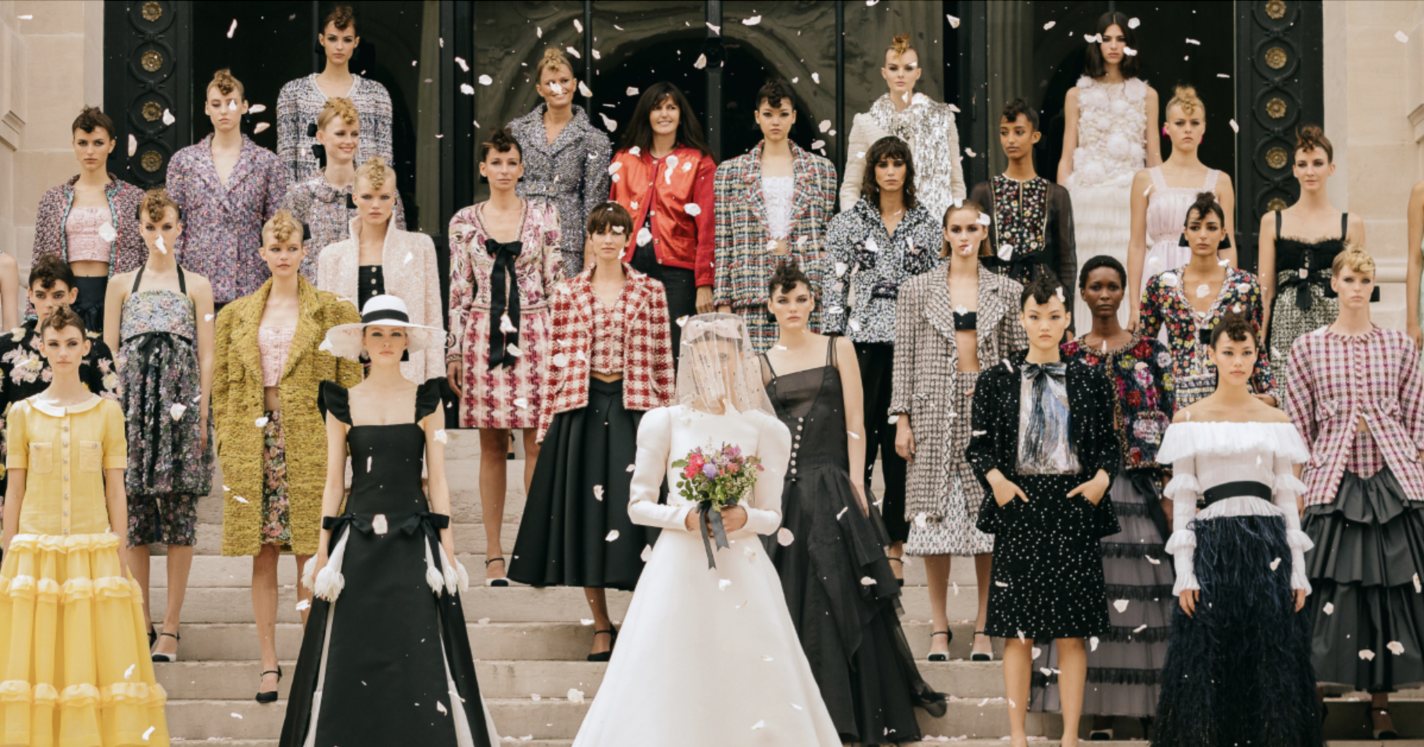 Chanel Haute Couture Xuân Hè 2022 Sự thanh tao đầy tính nữ được gợi mở  giữa lần ranh vừa thật vừa ảo  StyleRepublikcom  Thời Trang sáng tạo  và kinh doanh