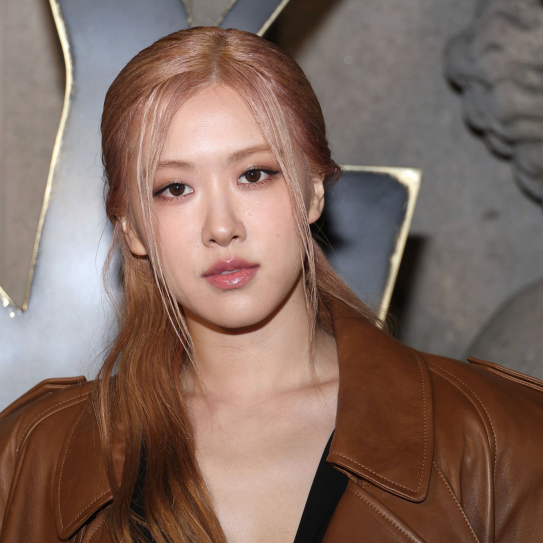 rose-voi-ve-ngoai-quyen-ru-do-bo-show-saint-laurent-thu-dong-2023