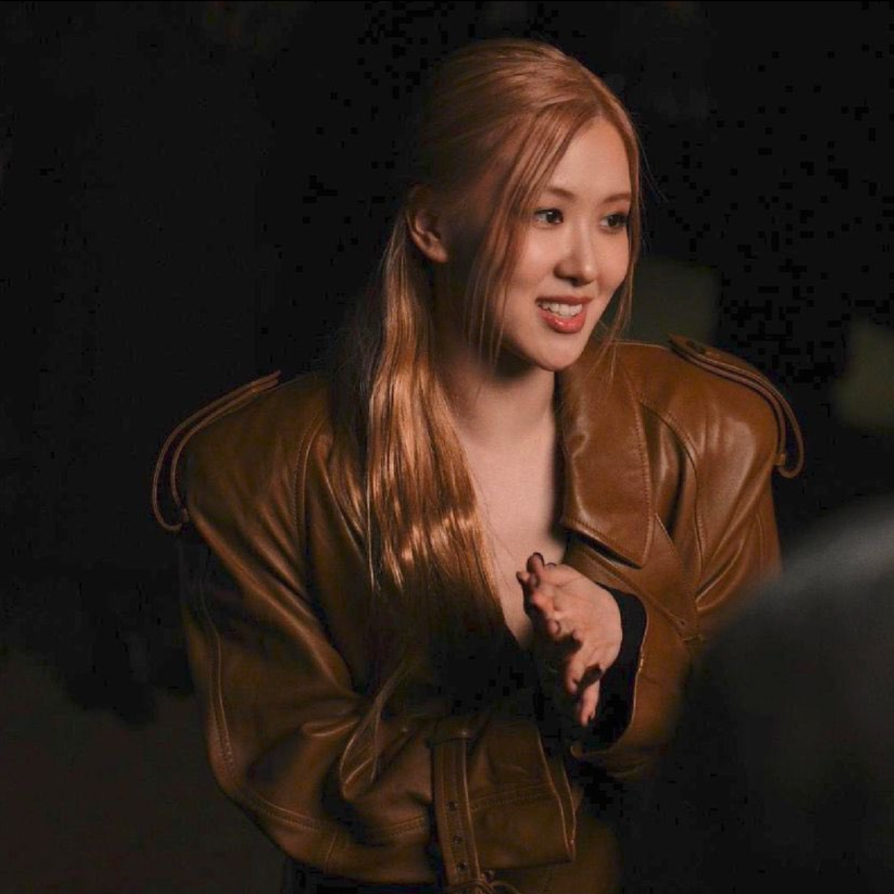 rose-voi-ve-ngoai-quyen-ru-do-bo-show-saint-laurent-thu-dong-2023