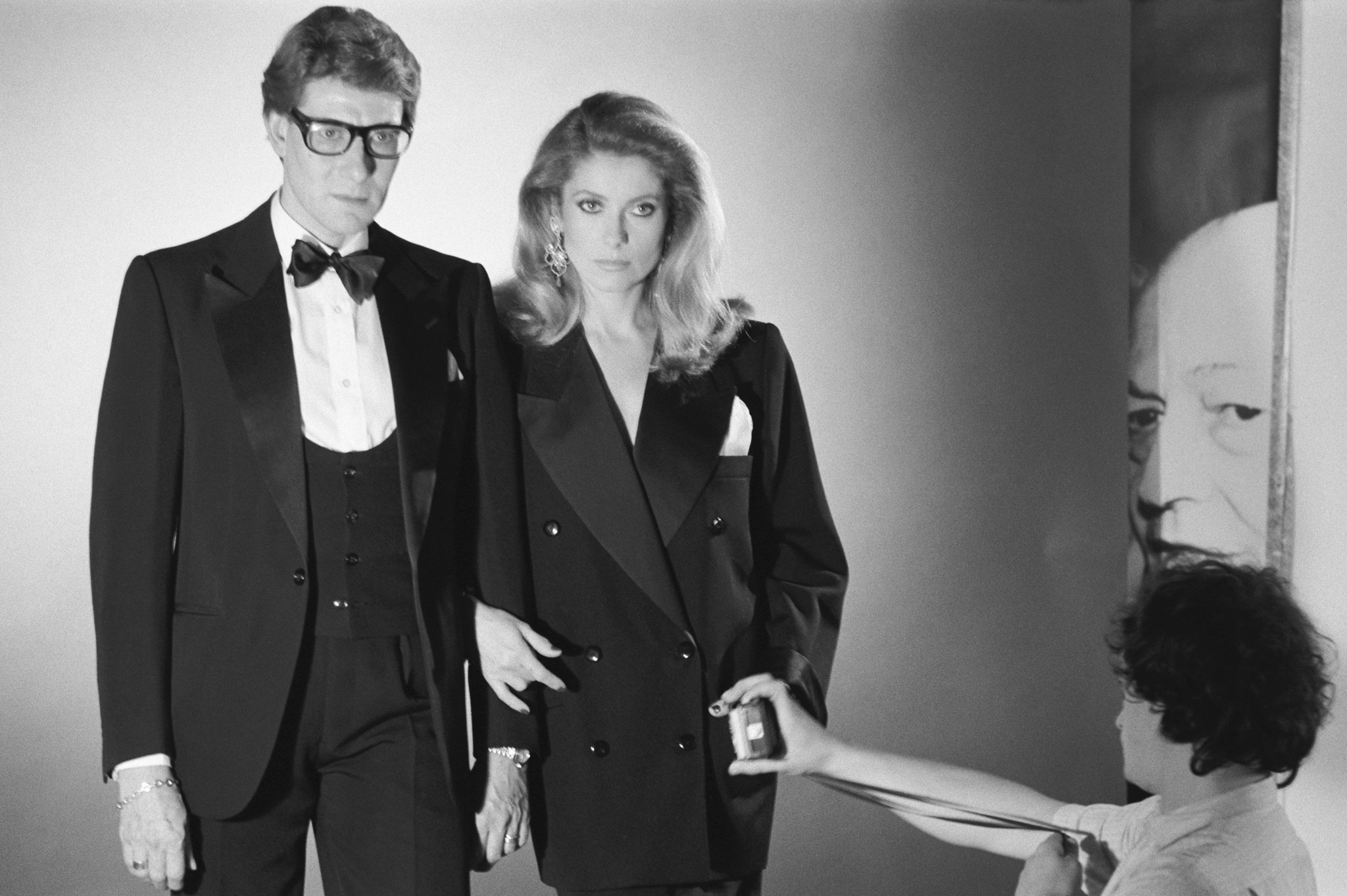 le-smoking-bieu-tuong-cua-lan-song-binh-dang-gioi-tu-yves-saint-laurent