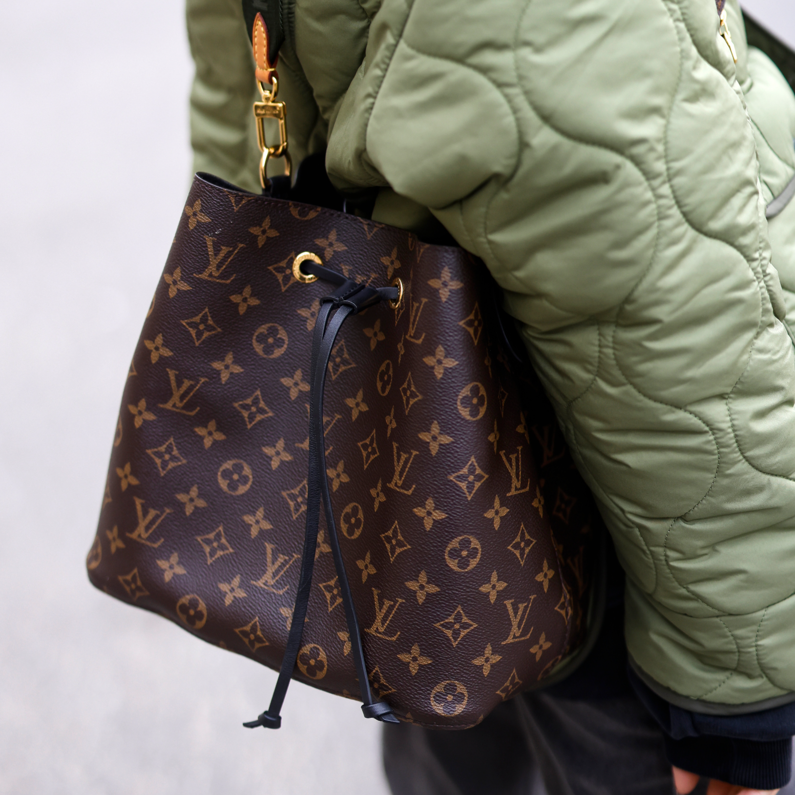Những mẹo nhỏ để xác định Louis Vuitton Noe Bag chính hãng – LUXITY