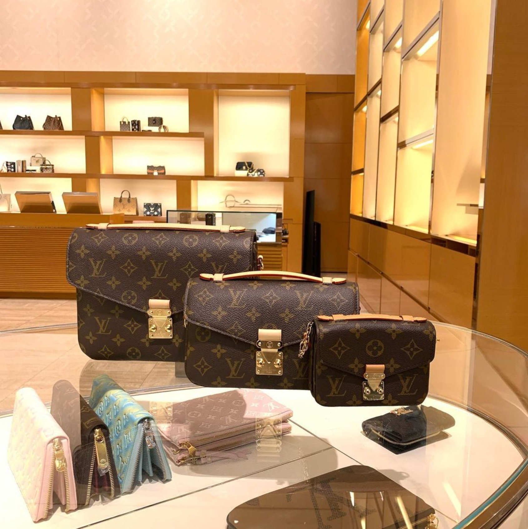 soi-do-hieu-6-meo-nho-de-phan-biet-louis-vuitton-metis-bag-real-va-fake