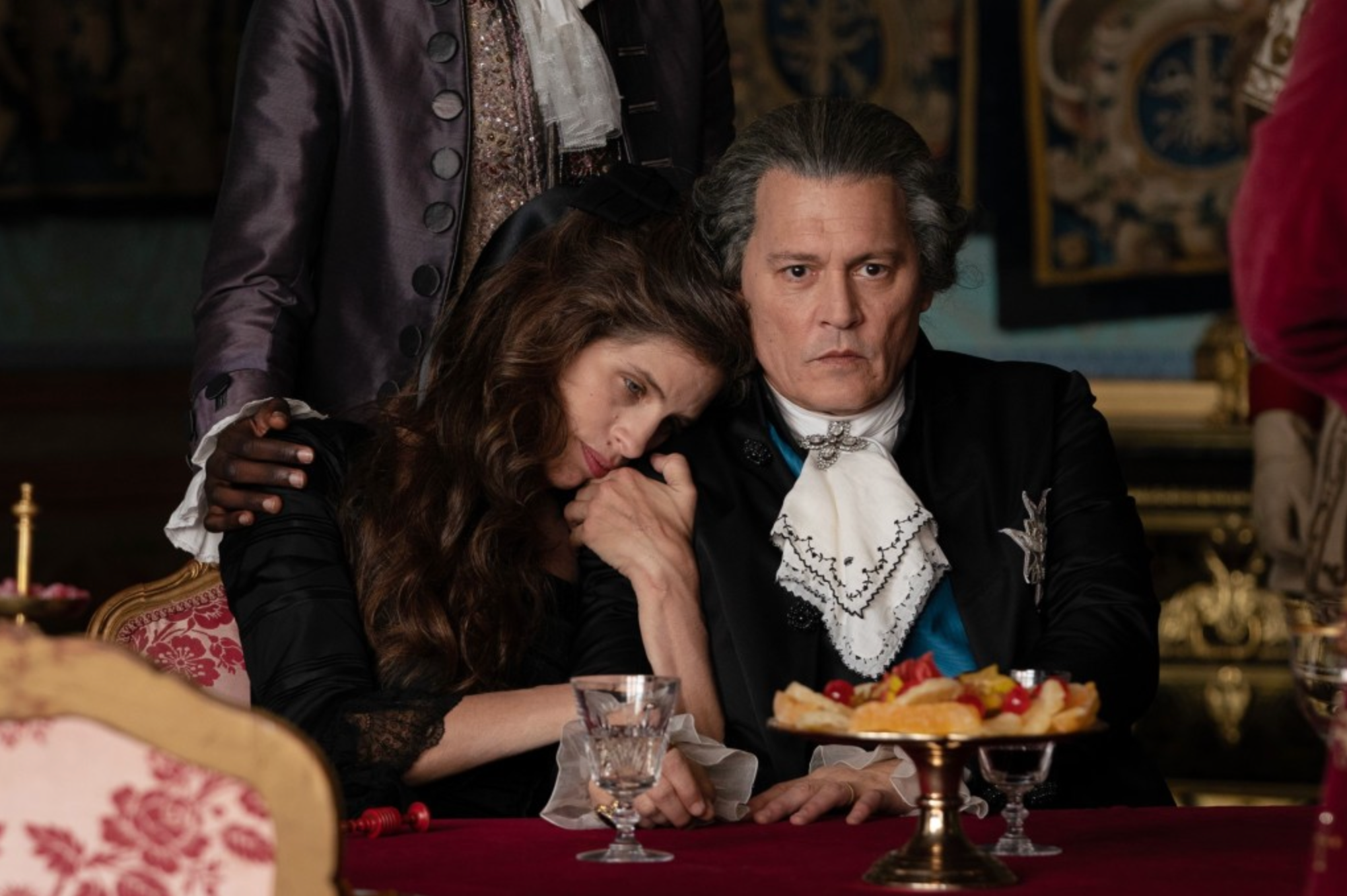 johnny-depp-dat-but-ky-ban-hop-dong-quang-cao-ky-luc-voi-dior