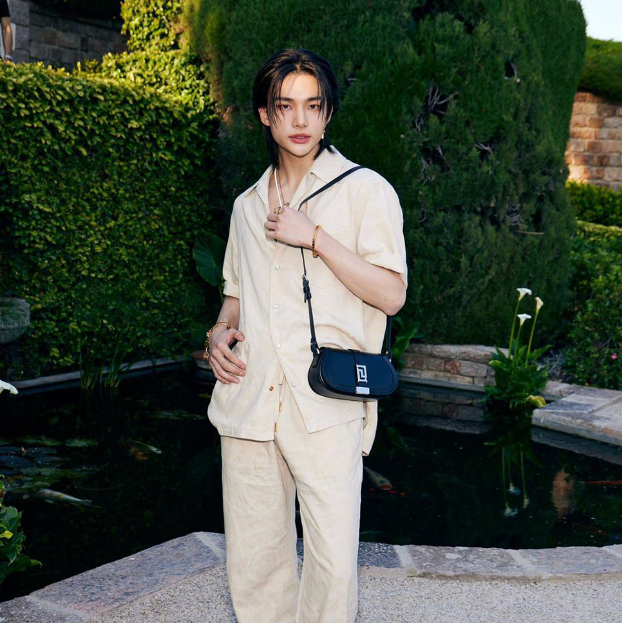 man-chao-san-day-bat-ngo-cua-hyunjin-stray-kids-tai-show-versace-resort-2024