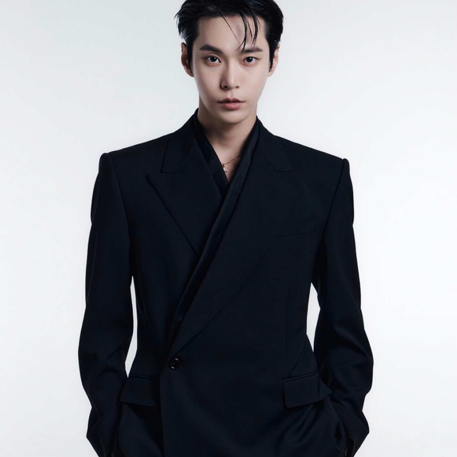 doyoung-nct-tro-thanh-dai-su-dau-tien-cua-dolce-gabbana-tai-ca-nhat-va-han