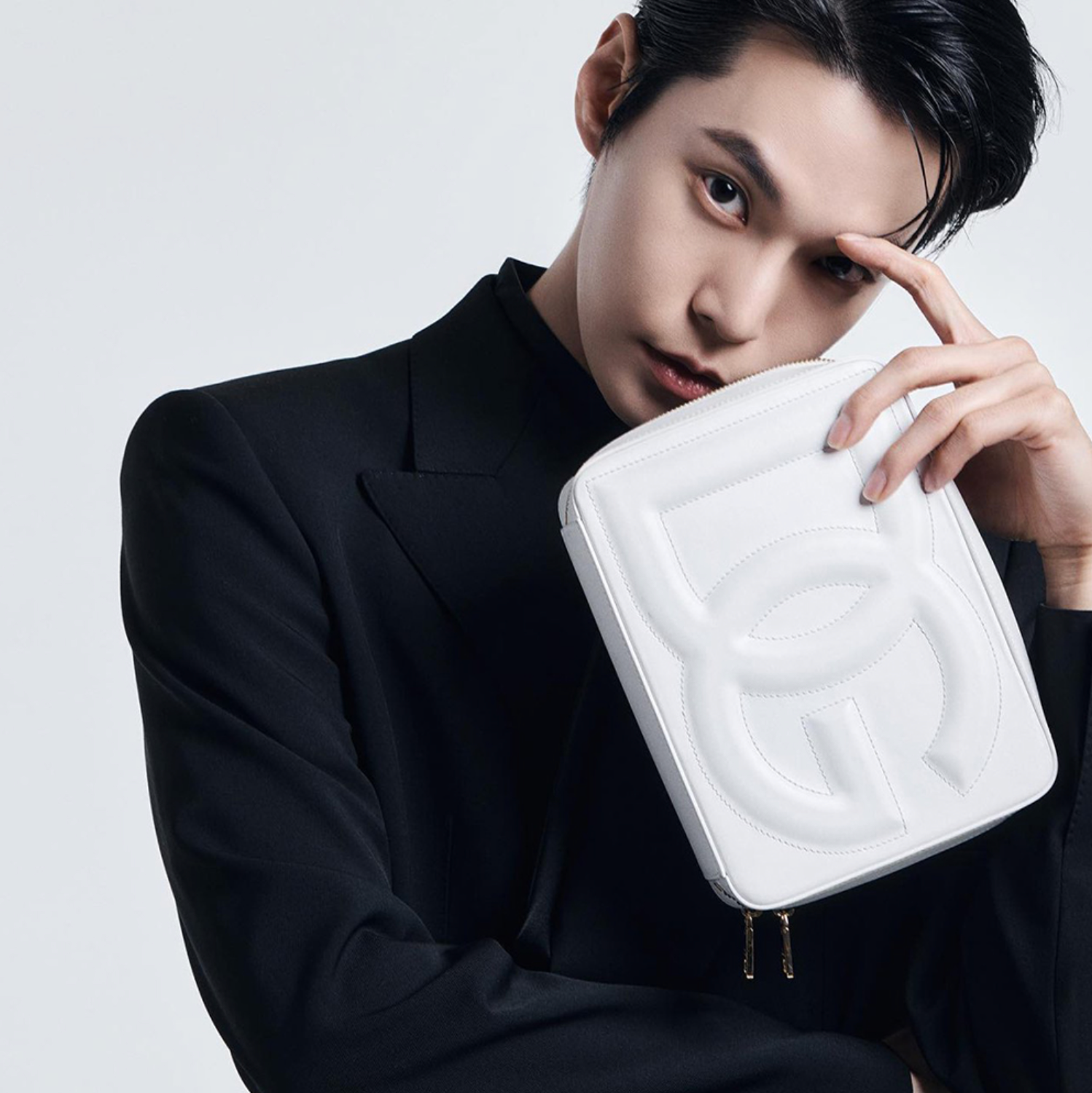 doyoung-nct-tro-thanh-dai-su-dau-tien-cua-dolce-gabbana-tai-ca-nhat-va-han