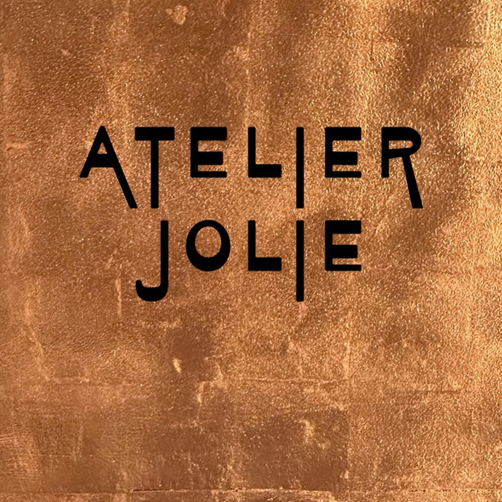 atelier-jolie-mo-hinh-kinh-doanh-thoi-trang-vi-cong-dong-cua-angelina-jolie