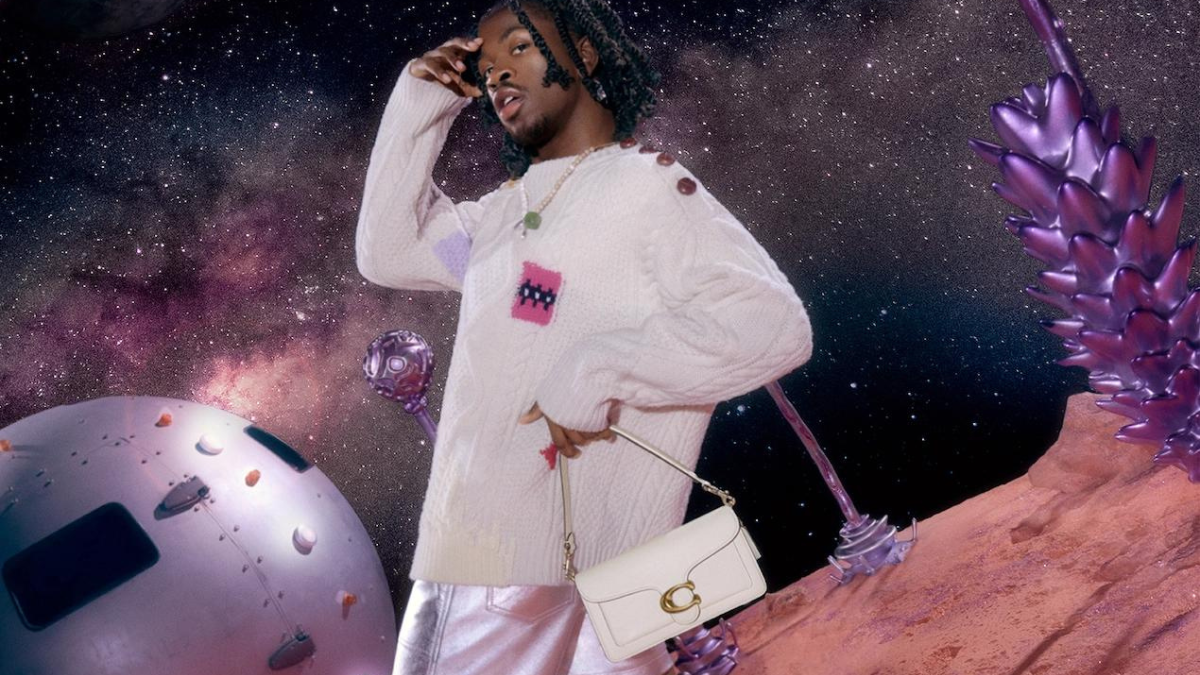 coach-bat-tay-cung-lil-nas-x-trong-bst-winter-2023-collection