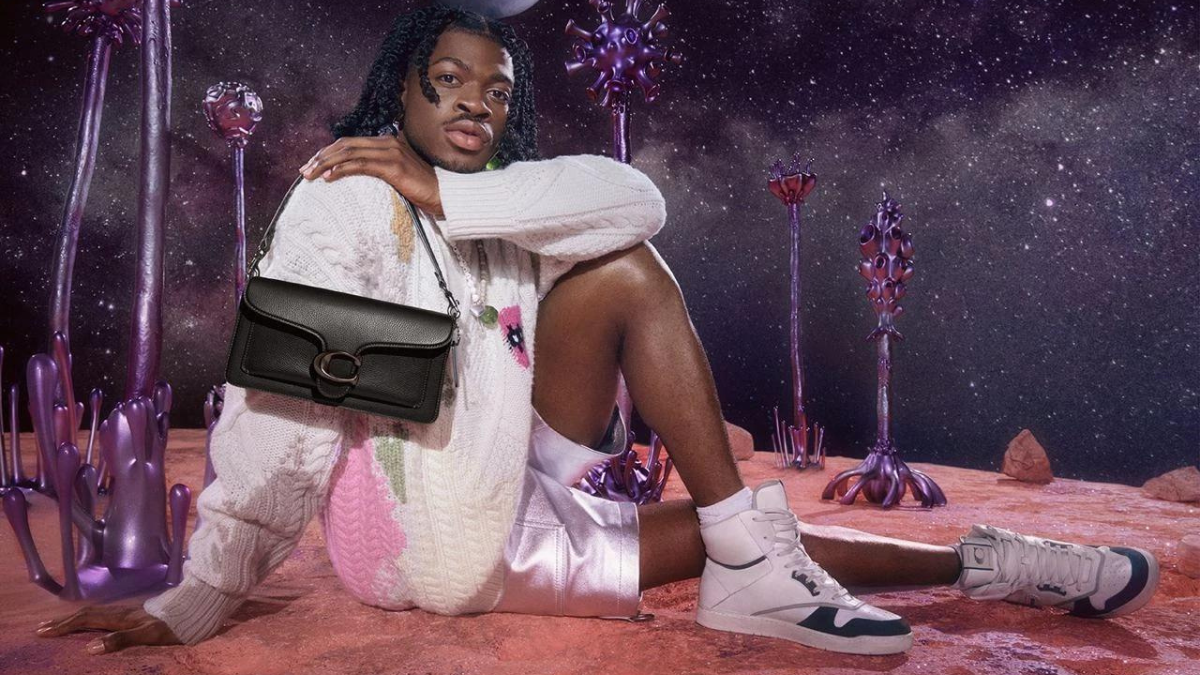coach-bat-tay-cung-lil-nas-x-trong-bst-winter-2023-collection