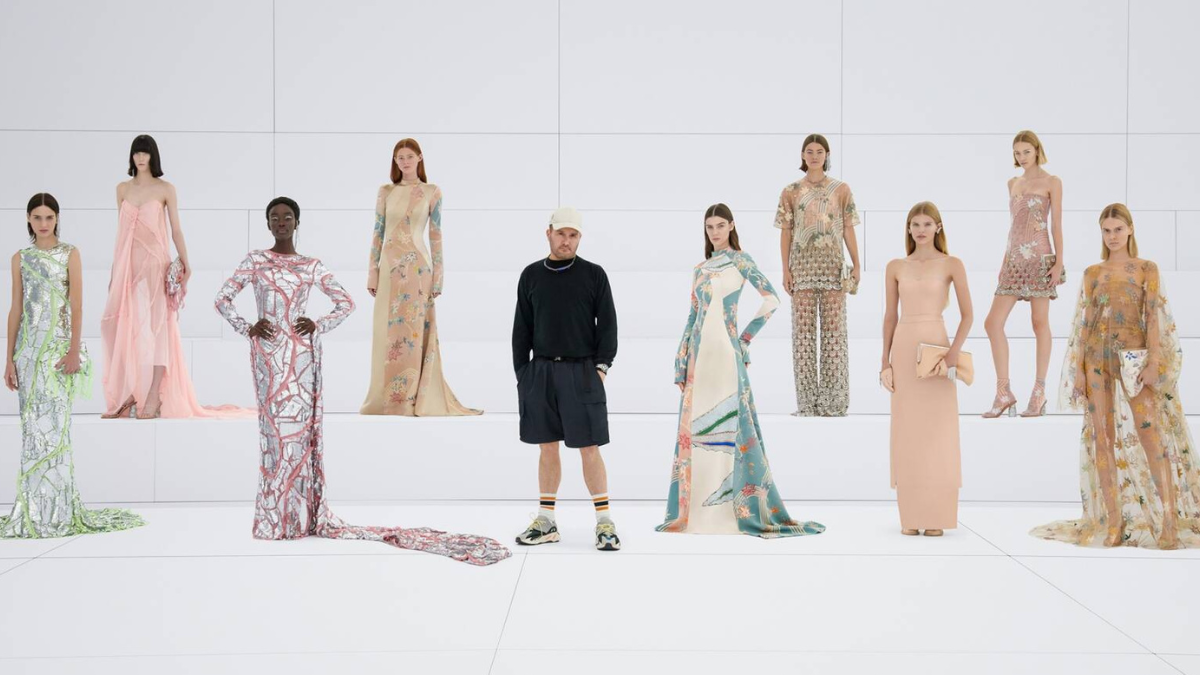 fendi-thu-dong-2023-thoi-trang-layer-mang-dam-phong-cach-haute-coutur