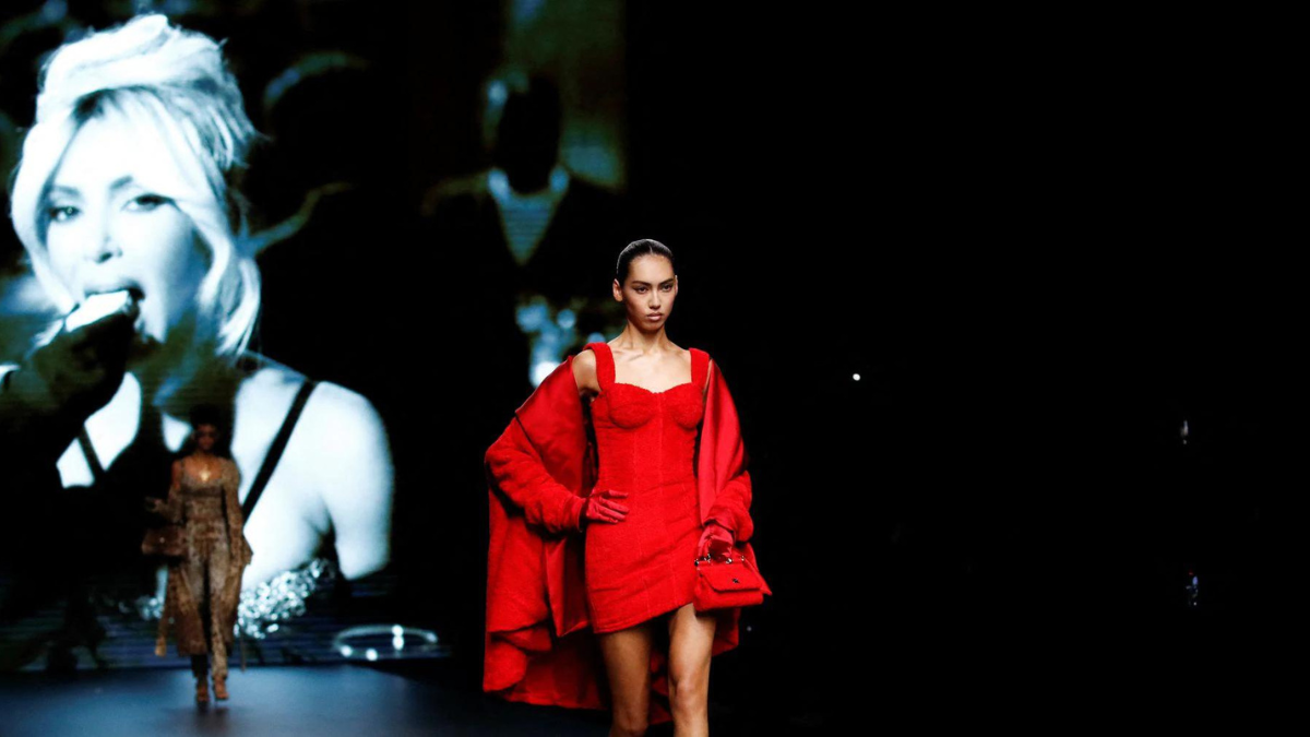 Hinh anh 6: Milan Fashion Week: Cuoc chien khong khoan nhuong cua Dolce & Gabbana va Versace