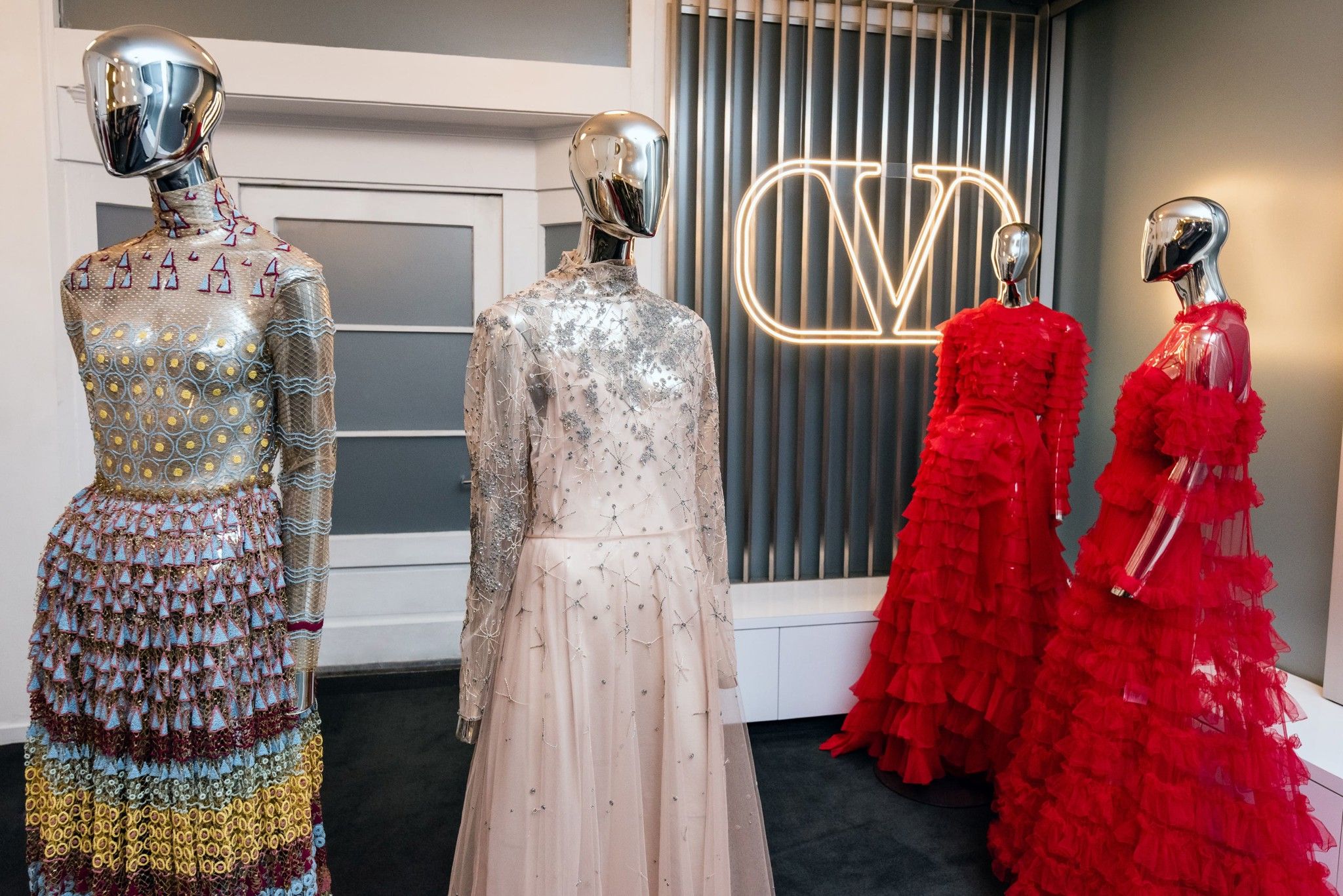valentino-vintage-du-an-resale-huong-ung-trao-luu-ben-vung-cua-valentino