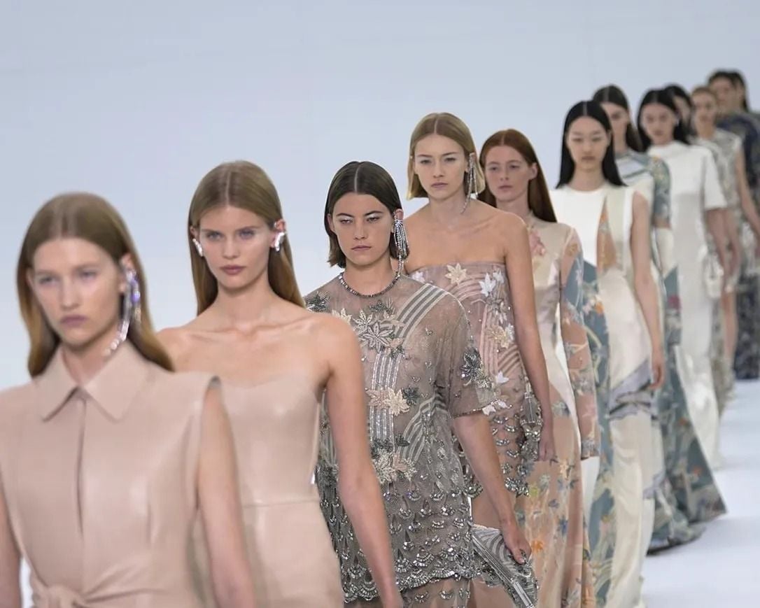 fendi-thu-dong-2023-thoi-trang-layer-mang-dam-phong-cach-haute-coutur