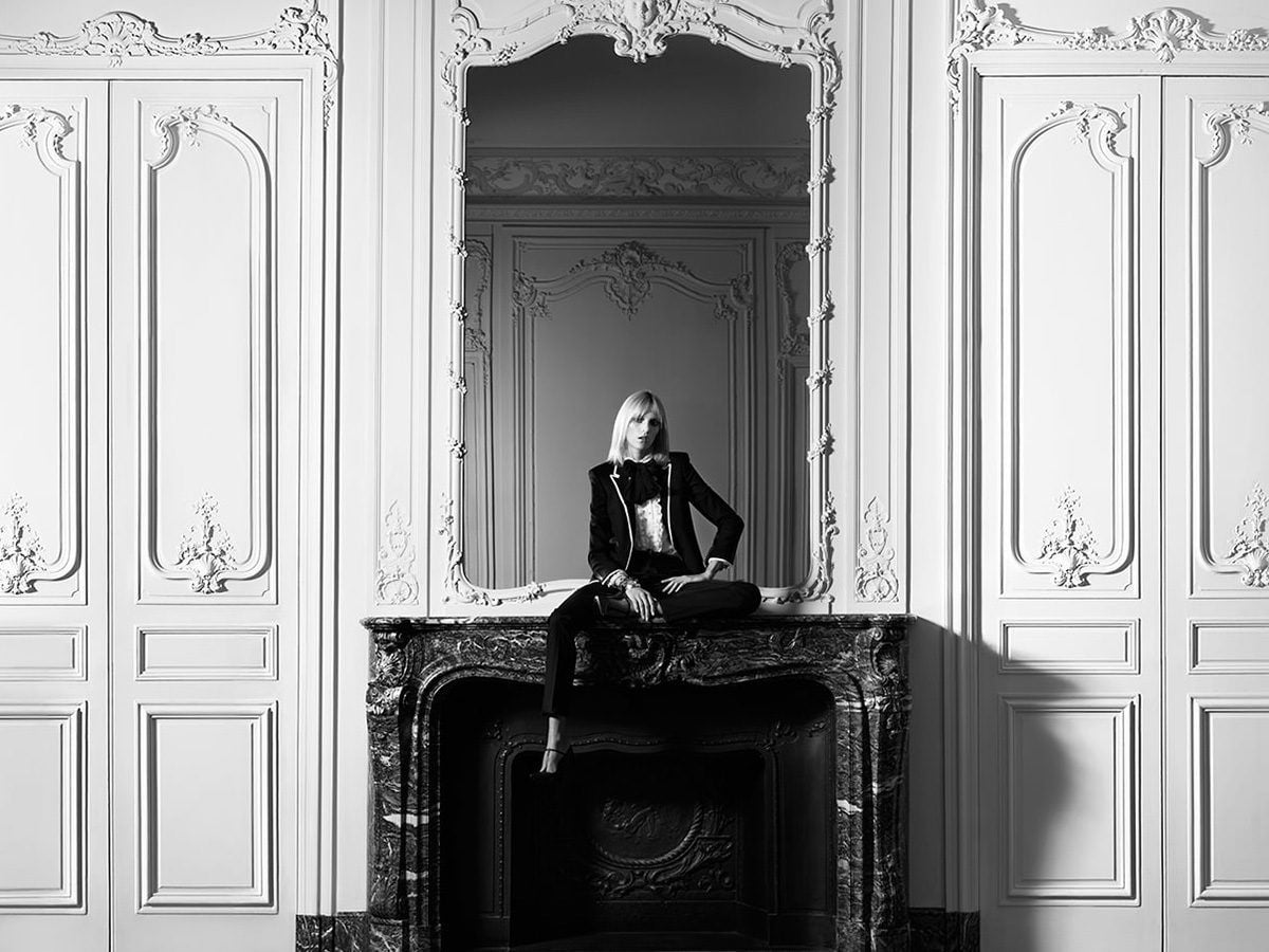 le-smoking-bieu-tuong-cua-lan-song-binh-dang-gioi-tu-yves-saint-laurent