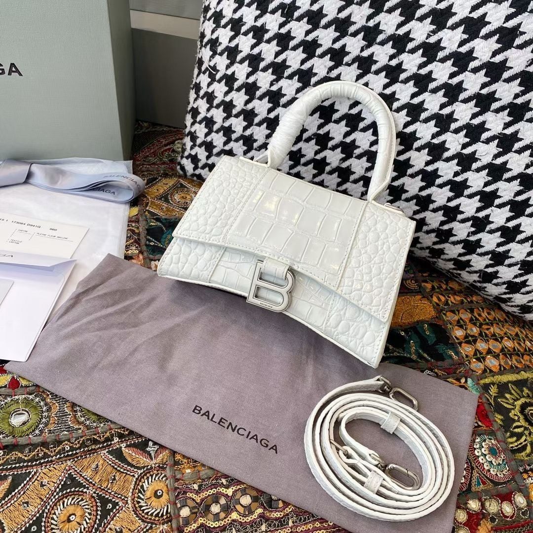 Hinh anh 5: Top 5 chiec tui xach goi y cho chang tang nang ngay 8/3