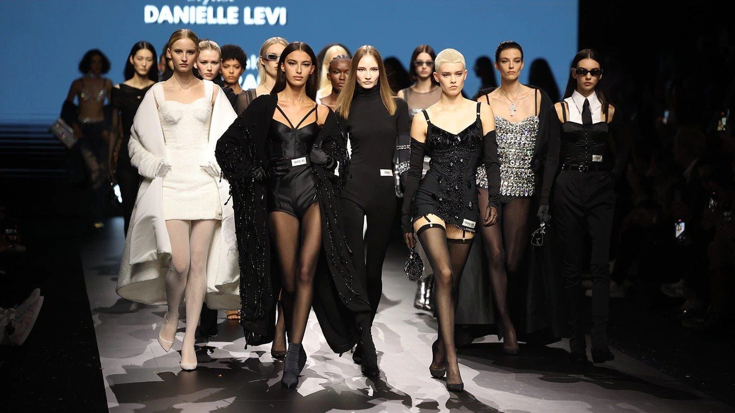 Hinh anh 7: Milan Fashion Week: Cuoc chien khong khoan nhuong cua Dolce & Gabbana va Versace