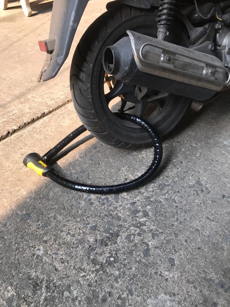 Clip trên tay khóa dây cable chống trộm xe máy OnGuard 8023 làm mưa làm gió mxh mấy ngày qua