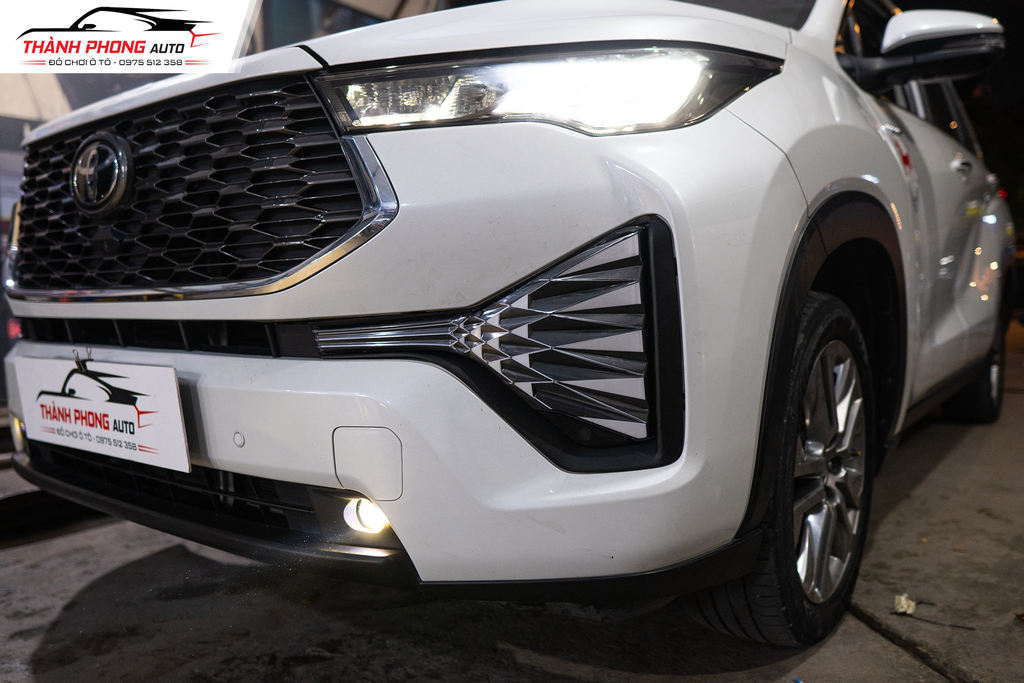 Toyota Innova Cross HEV nâng cấp LED gầm trước