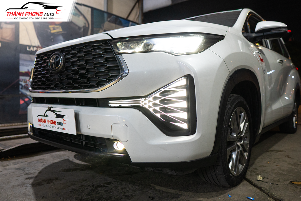Toyota Innova Cross HEV nâng cấp LED gầm trước