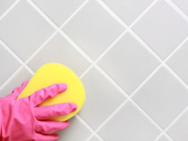 Vệ sinh nhà tắm cần thường xuyên để đảm bảo sạch sẽ
