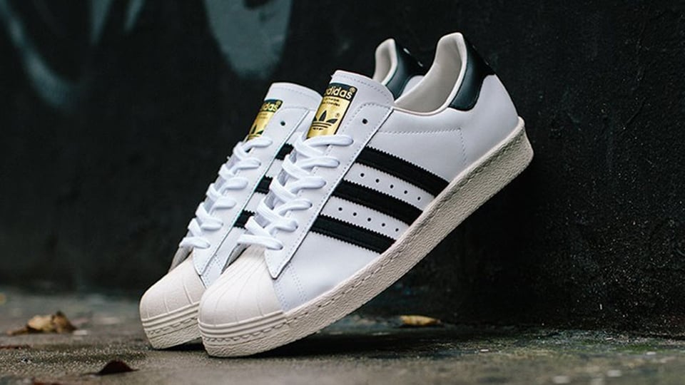 Những đôi sneaker trắng không nên bỏ qua trong tầm giá dưới 2 triệu