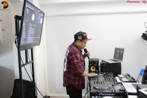 Pioneer DJ Vietnam Workshop về SX2 và Serato FLIP