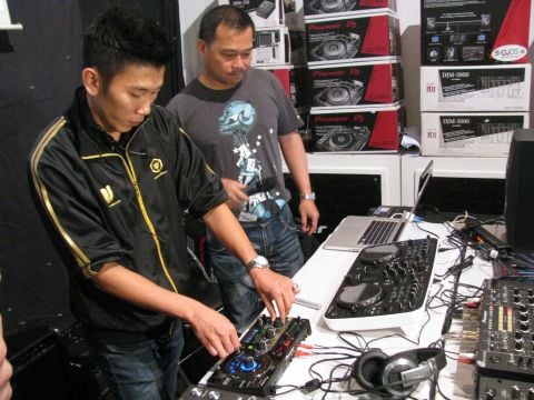 Họp báo cuộc thi Vietnam Digital DJ Battle