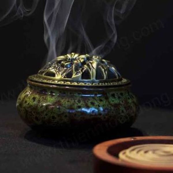 Hướng Dẫn Đốt Trầm Hương Trên Bàn Thờ Hiệu Quả Nhất
