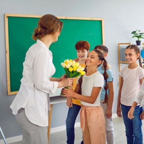 Top 15 Gợi Ý Quà Tặng 20/11 Ý Nghĩa Tri Ân Thầy Cô
